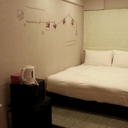 Holiday Fun Hostel Taipei Esterno foto